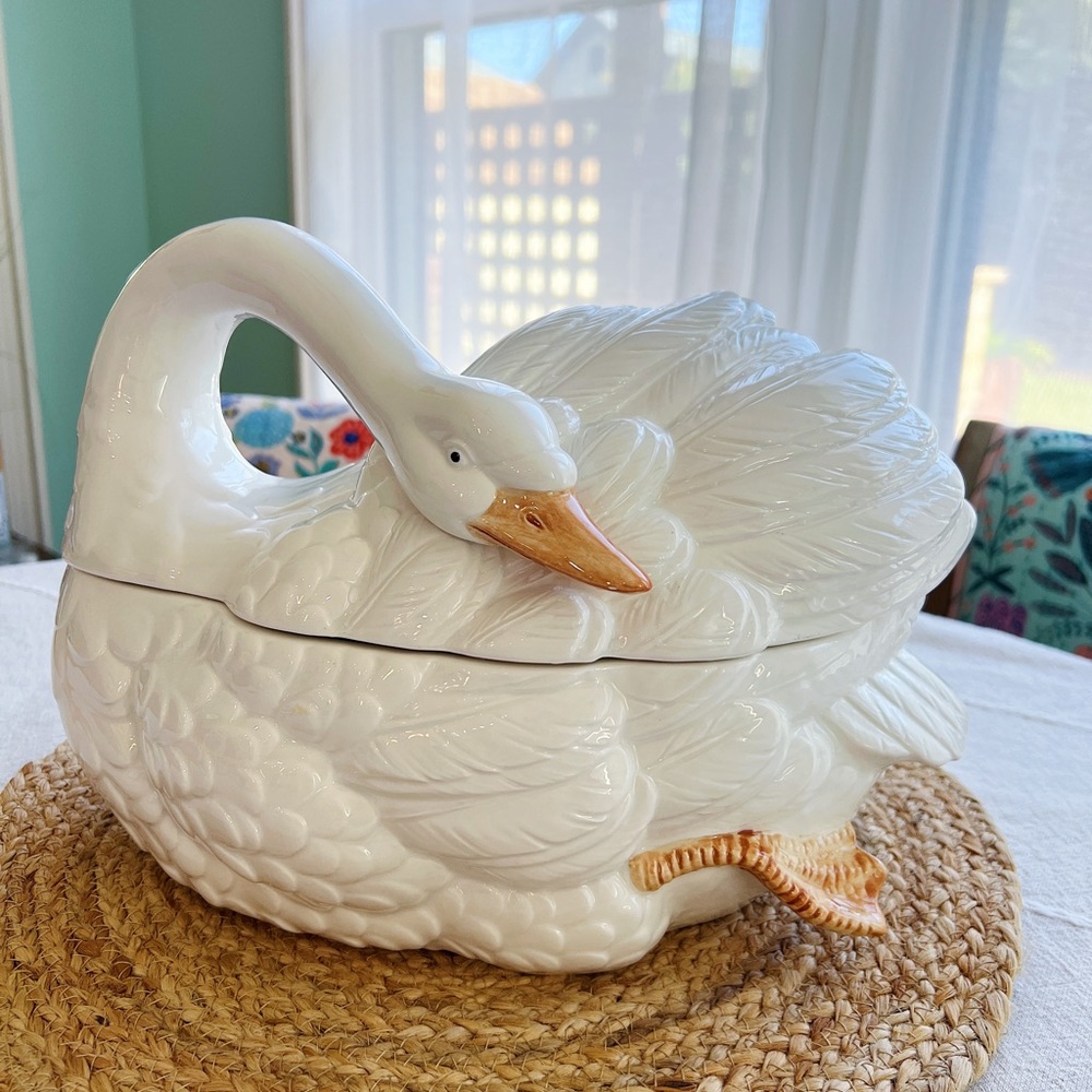 Vintage 1980 Fitz and Floyd Swan porcelain tureen